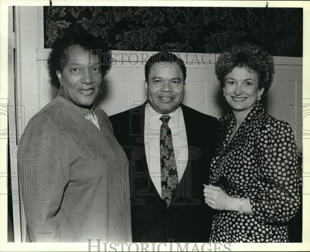 1989 Press Photo Marie Pittman, Dr Robert Hilliard & Kay Sharp at reception - Historic Images