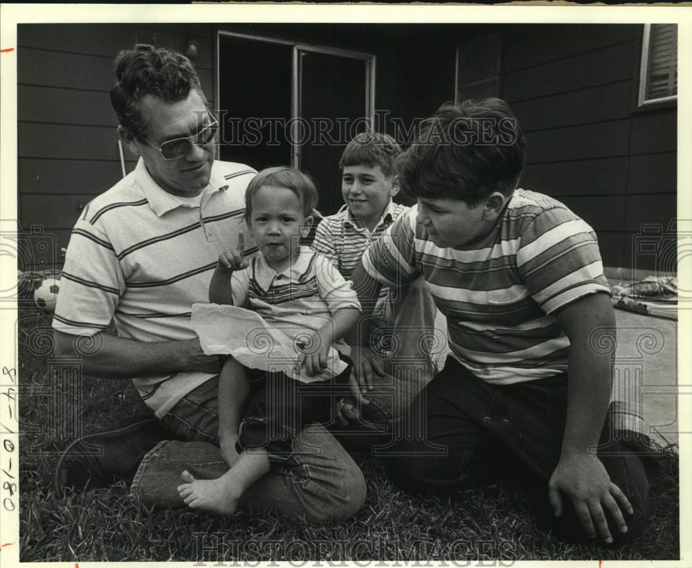 1983 Sergeant Paul Humphries With Sons Nick, Dewayne, Jeff At Home-Historic Images