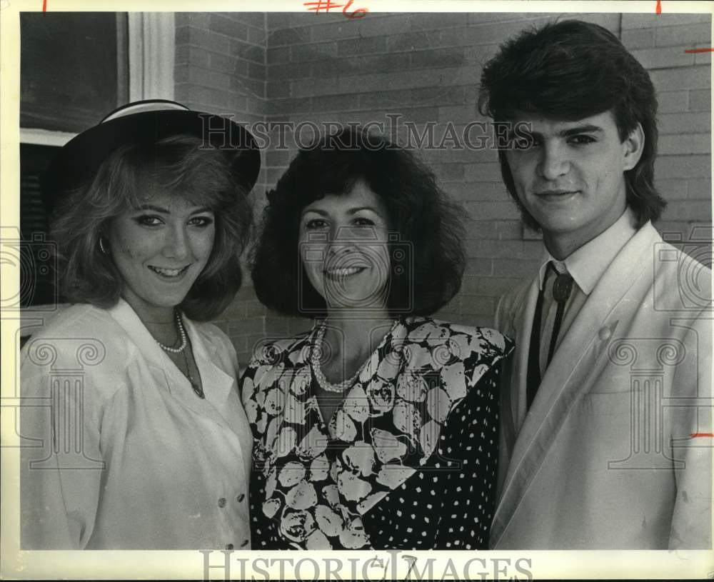 1986 Nych Hynes with Tammy and Diana Volmer at Women&#39;s Club, Texas-Historic Images