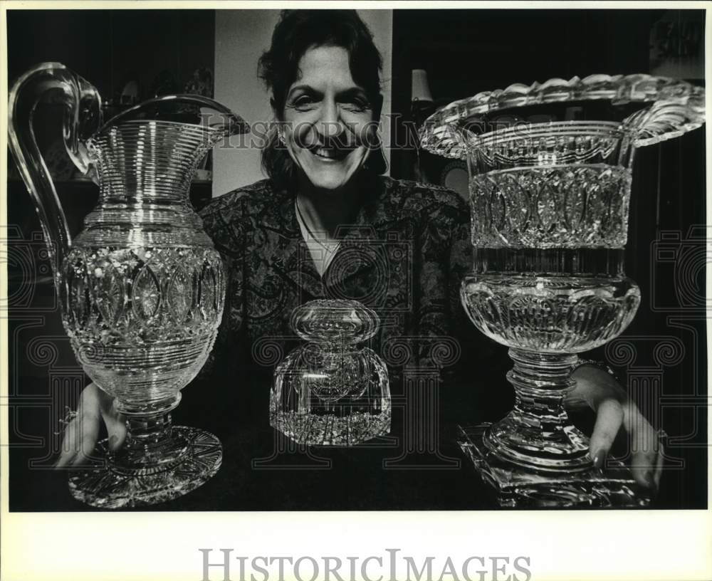1987 Rae van Maanen with Baccarat crystal pieces-Historic Images