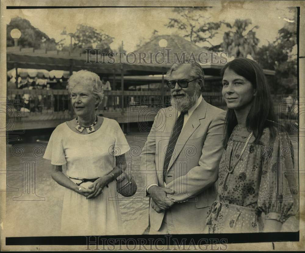 1982 Elizabeth Hirsch, Tim & Karen Hixon At Zoo Party-Historic Images
