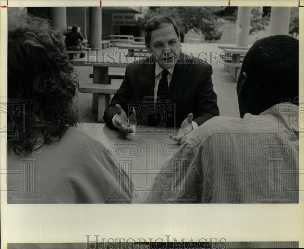 1988 Dr. James Wagener talking with UTSA students at the campus-Historic Images