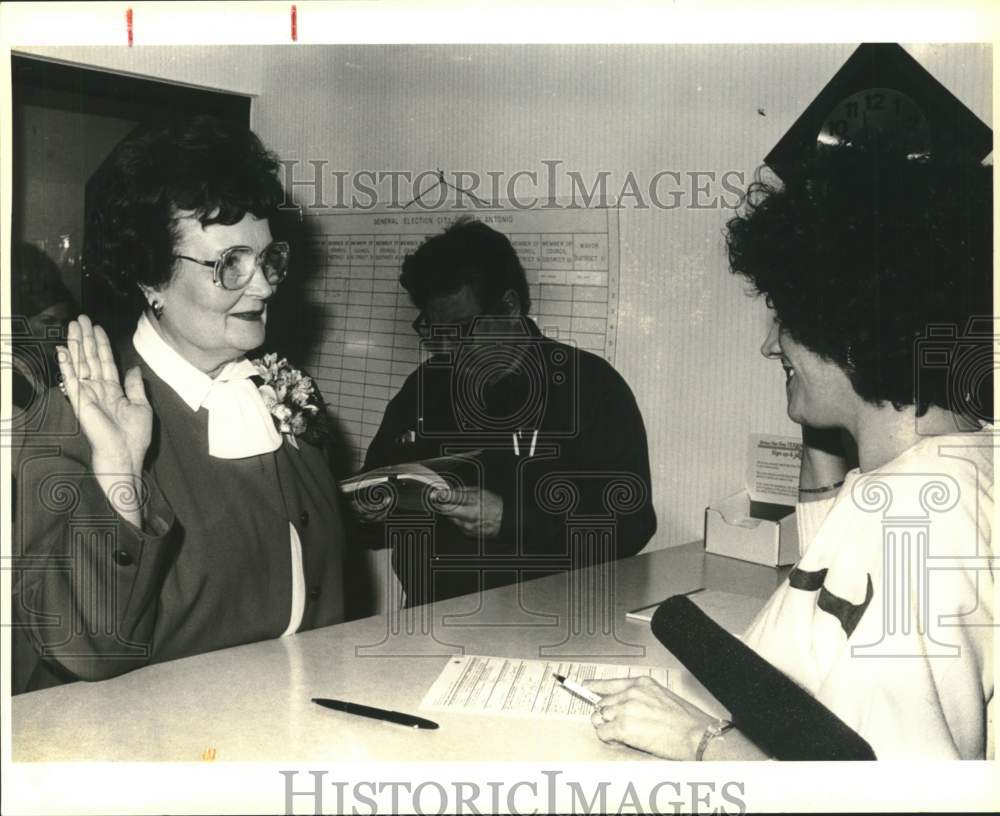 1989 Lila Cockrell swears to information to Norma Rodriguez-Historic Images