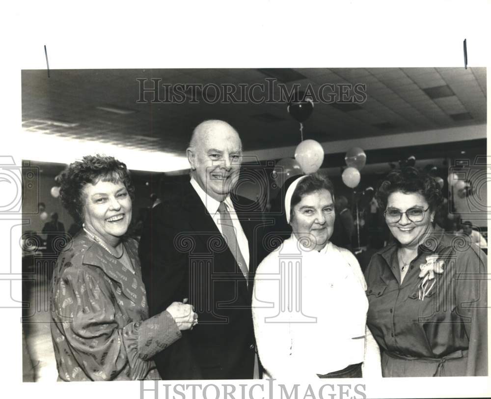 1991 Jim Lavelle and guests of Irish Cultural Society event-Historic Images