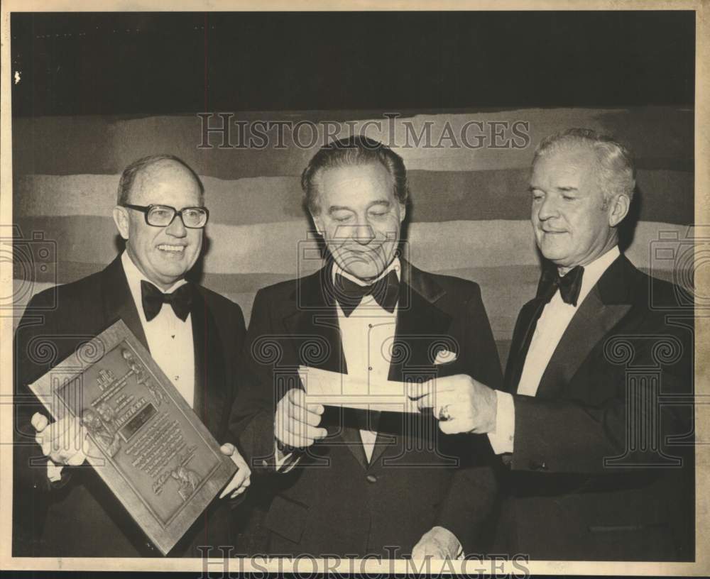 1979 Pat Legan with awards ceremony participants-Historic Images