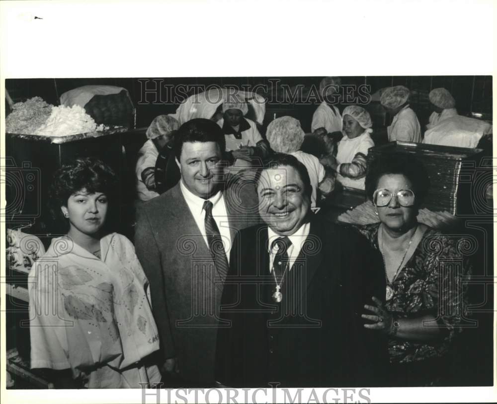 1987 Raul Jimenez with his wife and children, Texas-Historic Images