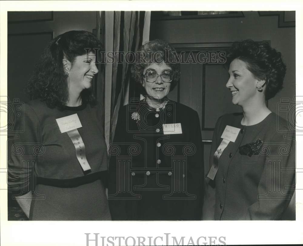 1989 Vicky Waddy and award recipients attend Annual Bench Brunch-Historic Images