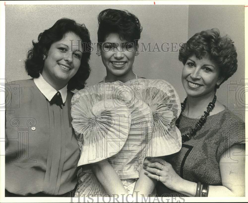 1986 Group Of Fashionable Attendees At B&amp;W Party At Happy Hollow-Historic Images