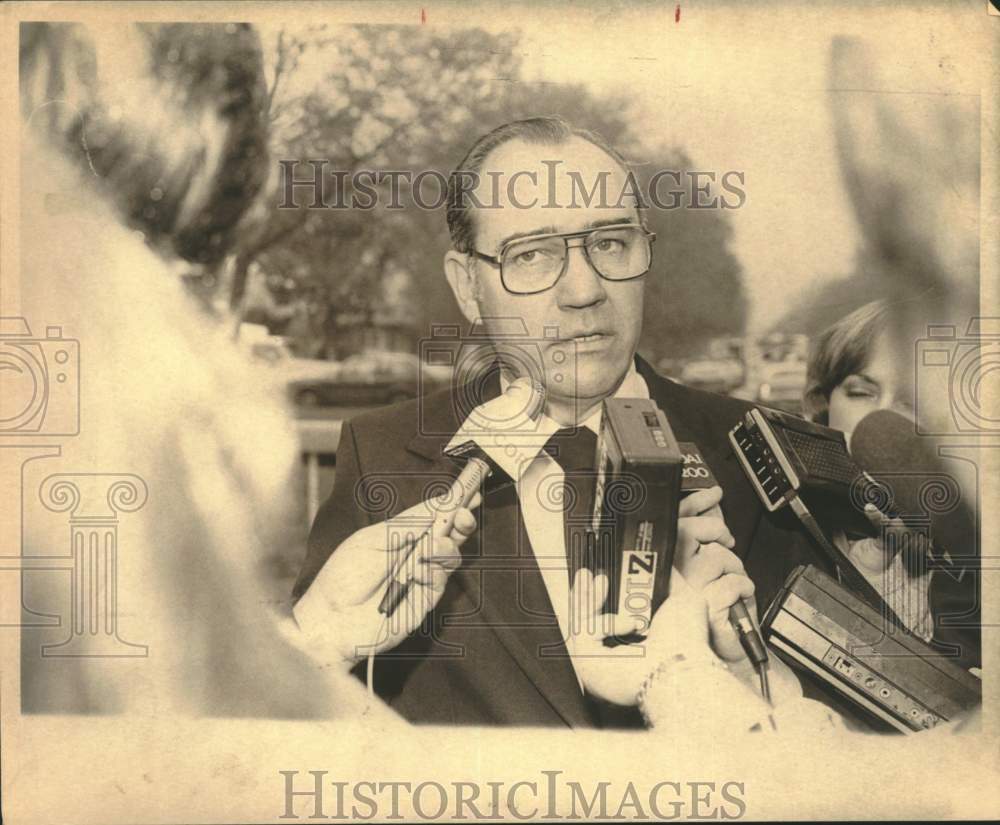 1981 Robert Heuck Answers Reporters Questions-Historic Images