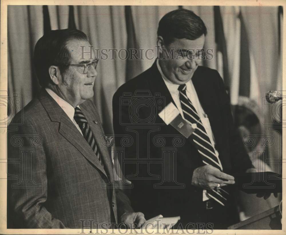Governor Dolph Briscoe and Bert Lance confer-Historic Images