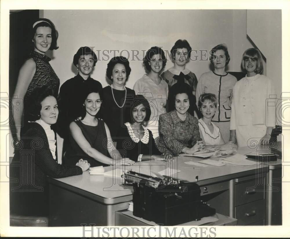 1965 Columnist Ann Landers and staff-Historic Images