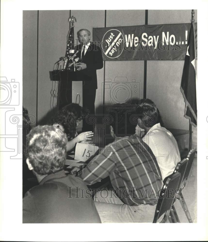 1988 U. S. Senator Phill Gramm speaking to group of students-Historic Images