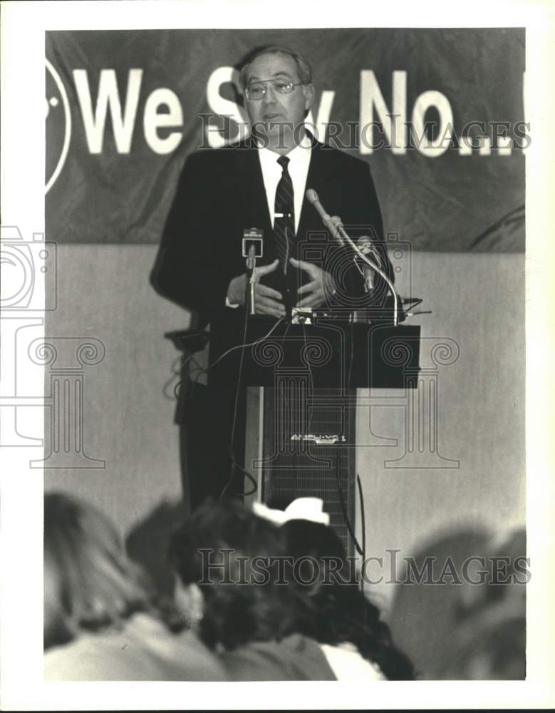1988 U.S. Senator Phil Gramm talking to group of students,-Historic Images