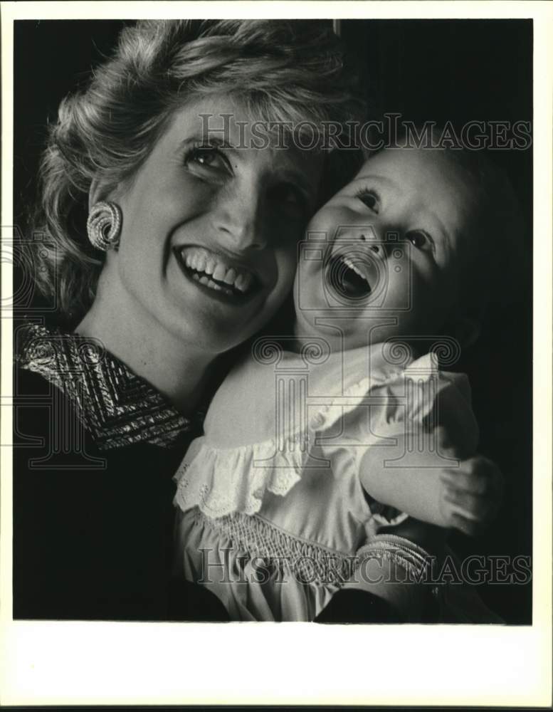 1988 Fashionable mom Janet Holliday and Melissa, 19 months old-Historic Images