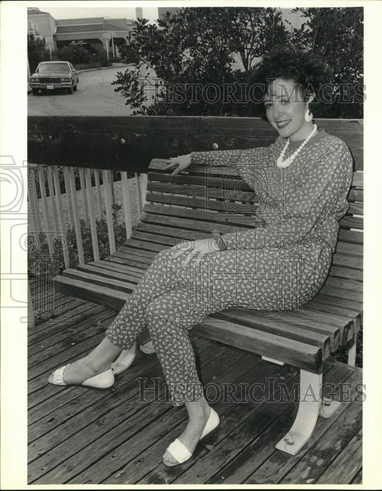 1989 Susan Howard models Mother's Day Makeover-Historic Images
