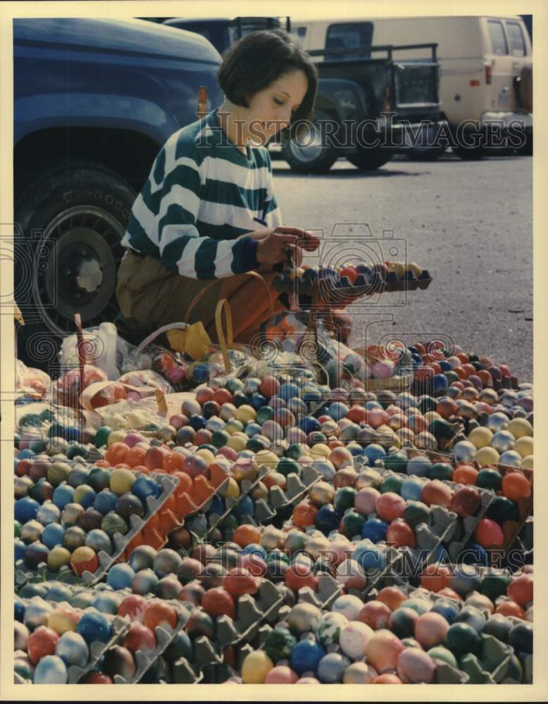 1991 Diana Boff looks for cascarones for Easter party-Historic Images