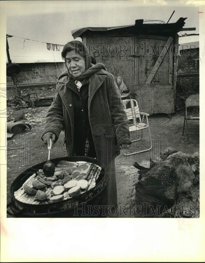 1982 Gertrude Lara, cooks at corner of Medina &amp; Zarzamora, San Ant-Historic Images