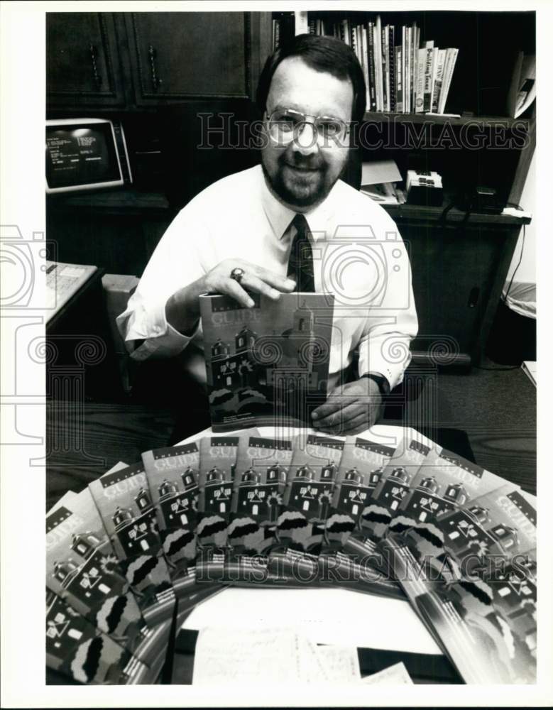 1992 Lammert Publications&#39; Ron Lammert in his office-Historic Images