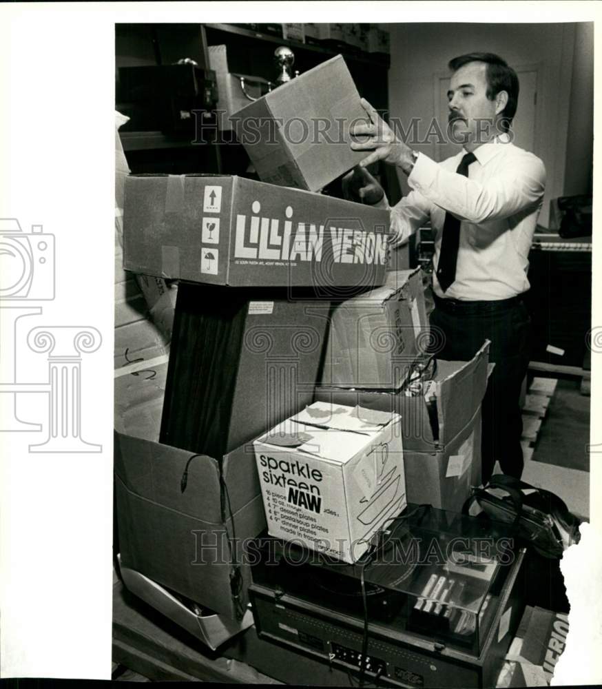 1986 Captain Jimmy Kopeck inspects credit card seized property-Historic Images