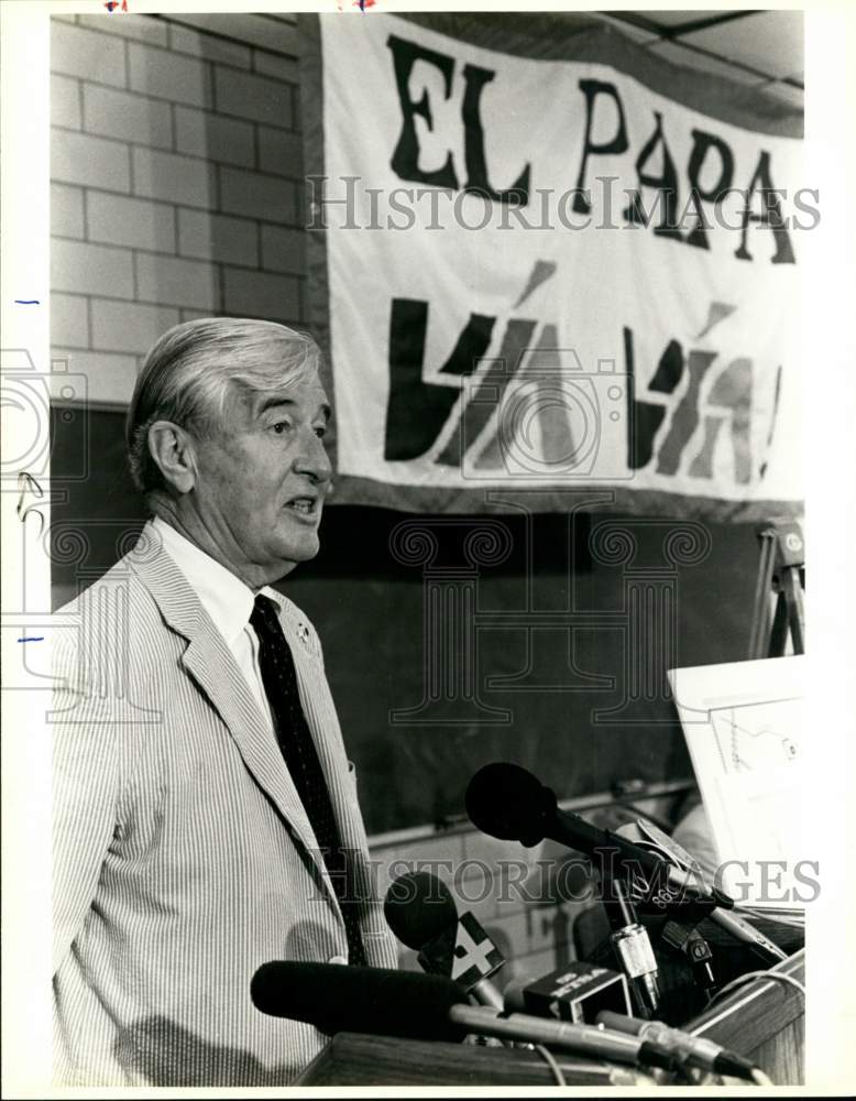 1987 Paul K. Herder VIA Board Chairman attends VIA press conference.-Historic Images