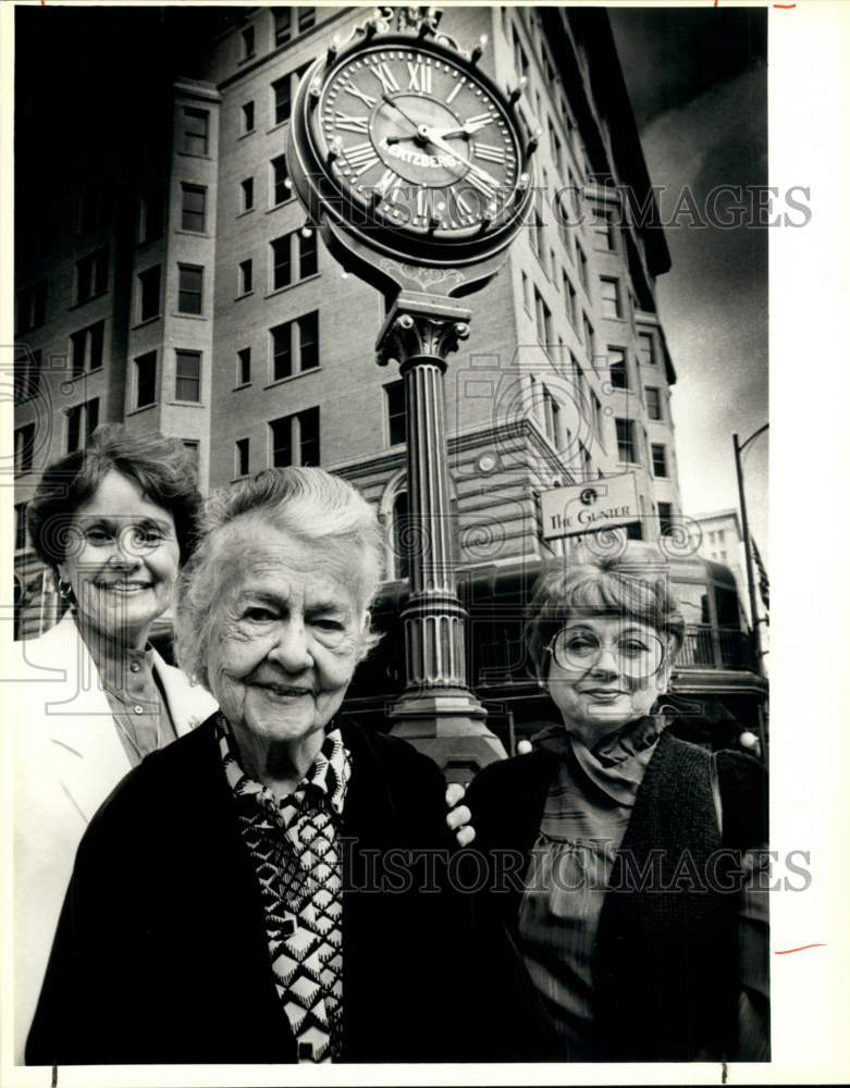 1985 Jenitta Poston, Anita Harker, Maxine Bordelon- Hertzberg Clock-Historic Images