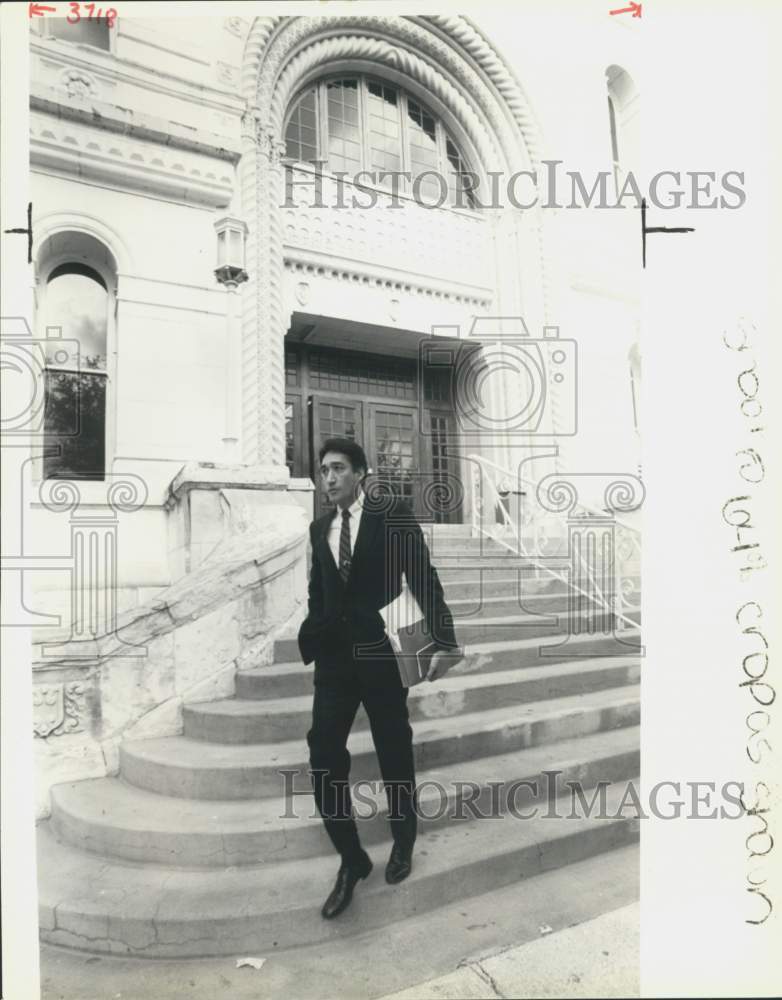 1989 Henry Cisneros, leaves via the back door of City Hall-Historic Images