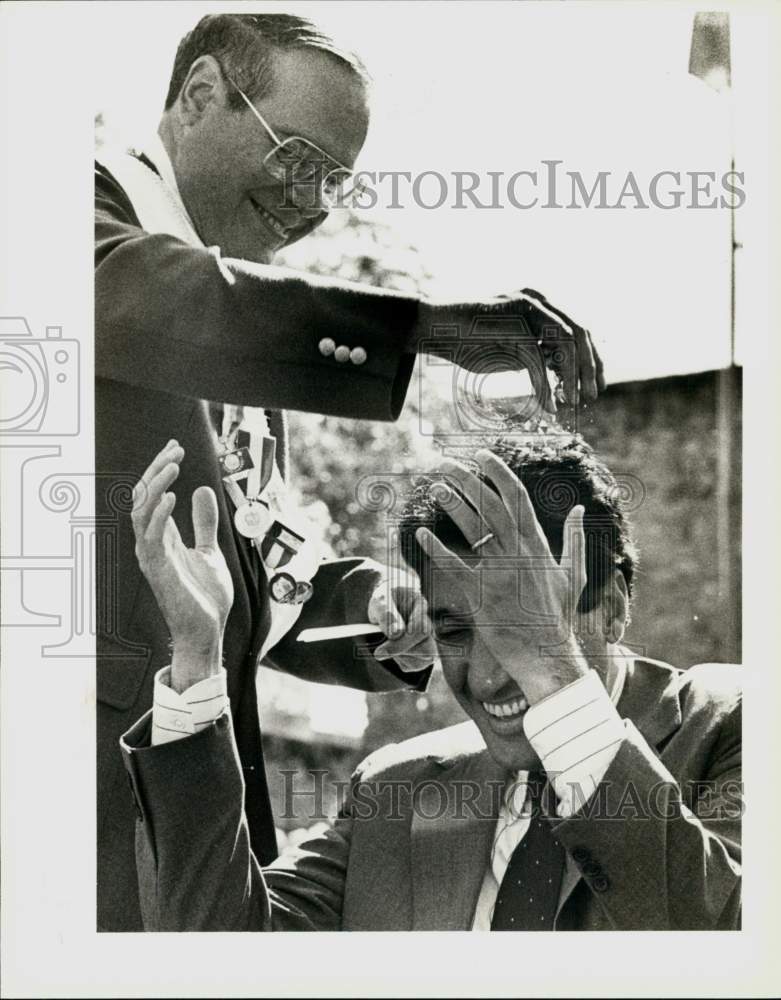1987 Byron LeFlore breaks Cascarone on Mayor Cisneros head at fiesta-Historic Images