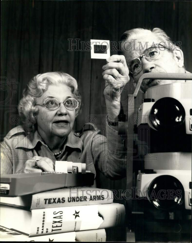 1979 General and Mrs. Joe Lawrie look through film slides-Historic Images