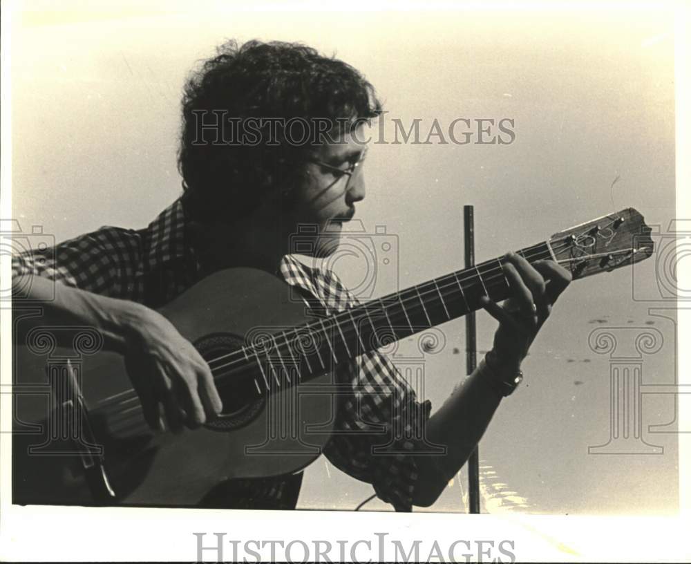 1979 Musician Ben King plays guitar-Historic Images