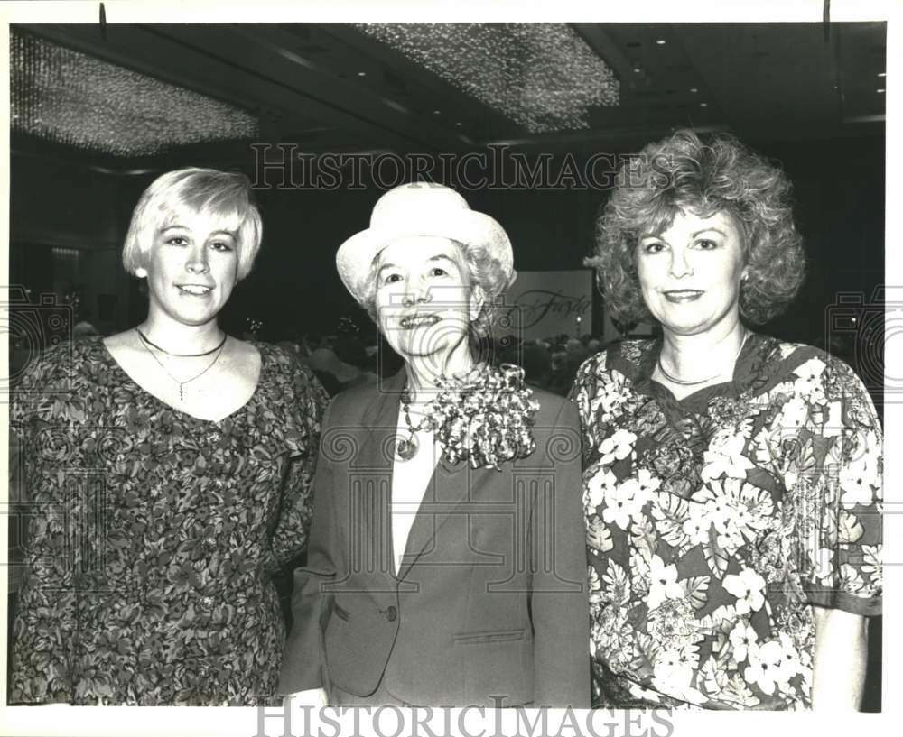 1991 Ann Holloway and guests of Women's Club fiesta style show ...