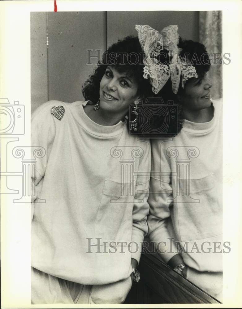 1986 Linda Melendez poses in a sporty outfit against a mirror-Historic Images