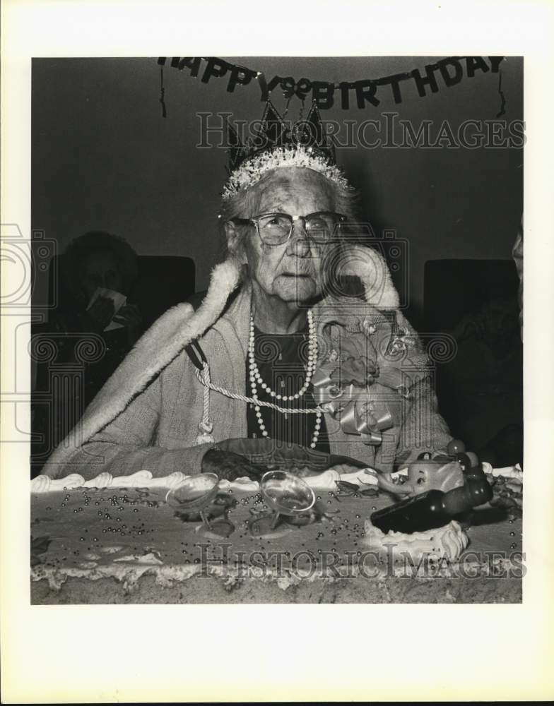 1985 Lena Medlin celebrates 106th birthday.-Historic Images