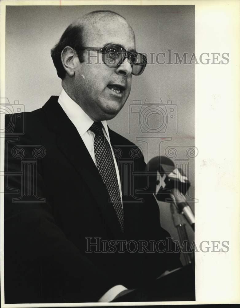 1985 Joske&#39;s Downtown CEO Robert L. Mettler during press conference-Historic Images