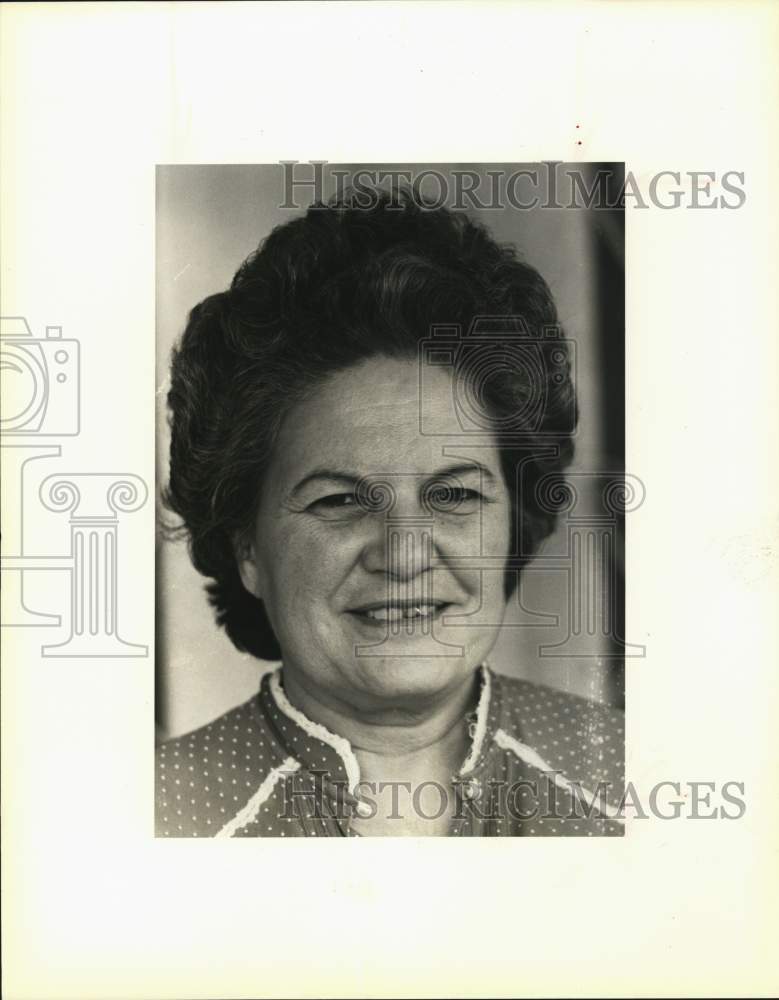 1987 Press Photo Alicia Martinez held hostage by gunman in church rectory - Historic Images