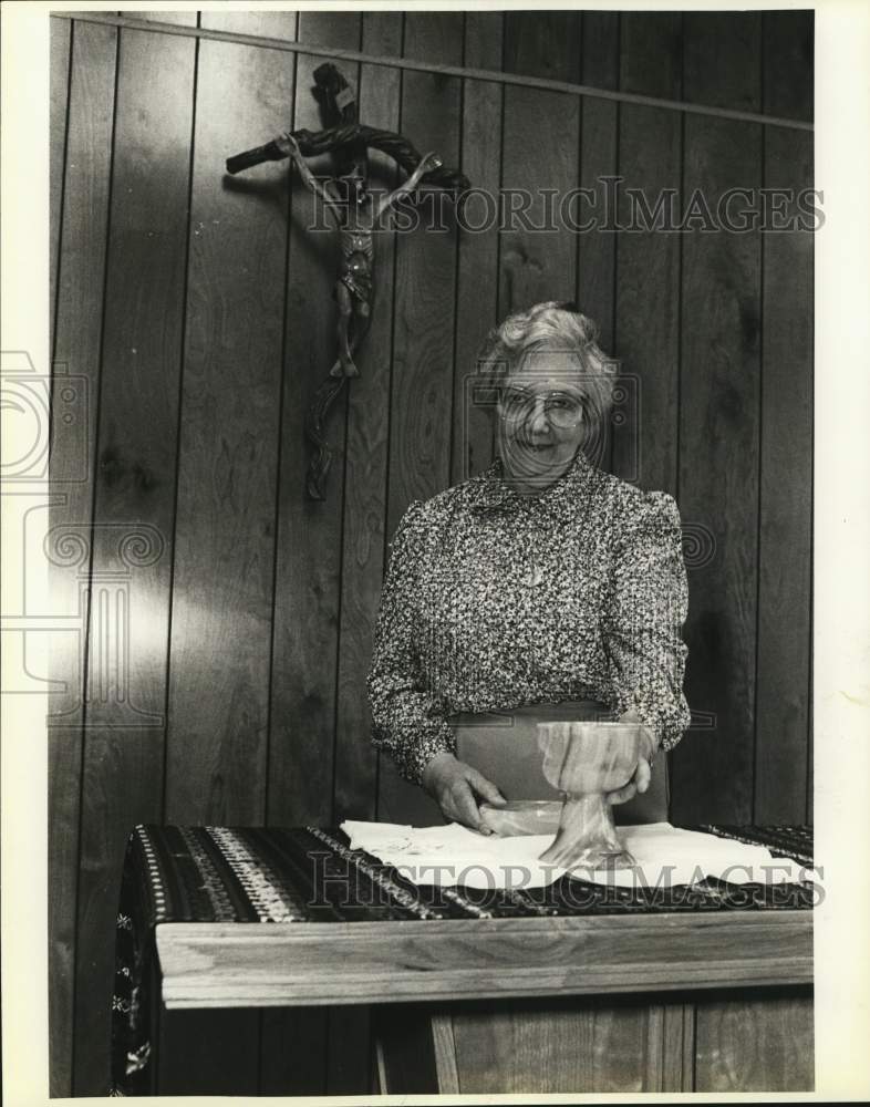 1989 Sister Rosa Maria Icaza prepares Altar for Mass-Historic Images