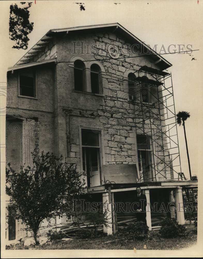 1974 House on King William being restored, Texas-Historic Images