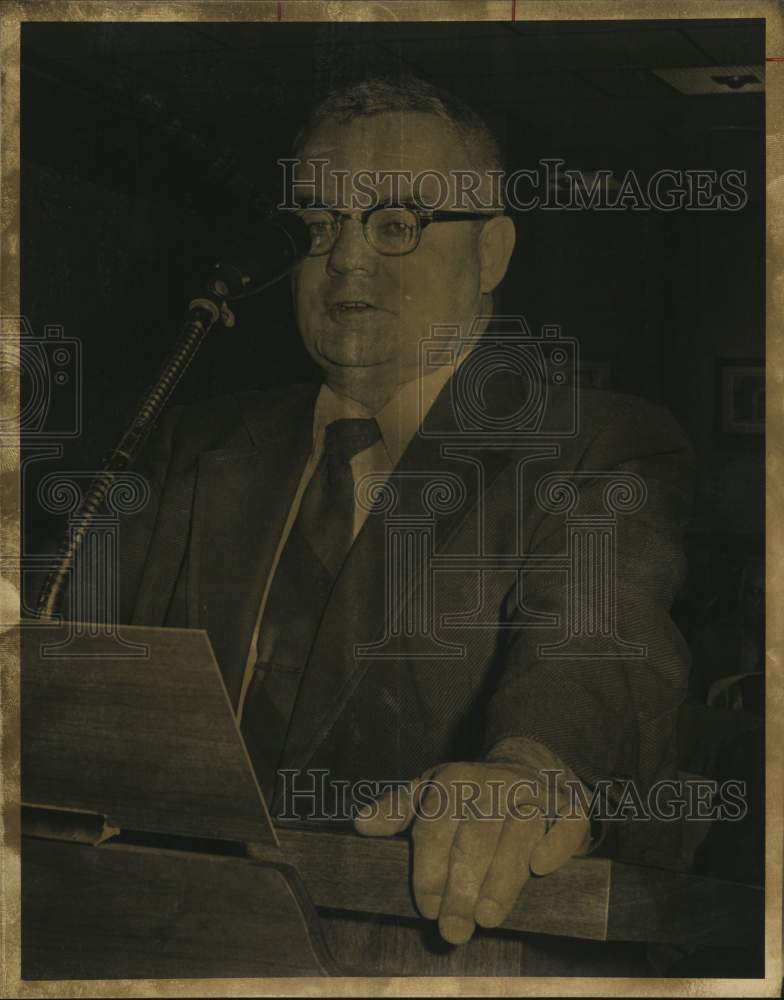 1975 O&#39;Brien and Gere Incorporated&#39;s Adam Kubik addresses audience.-Historic Images