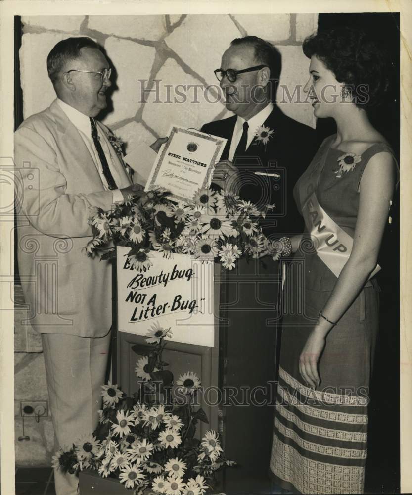 1957 Matthews cited at award ceremony-Historic Images
