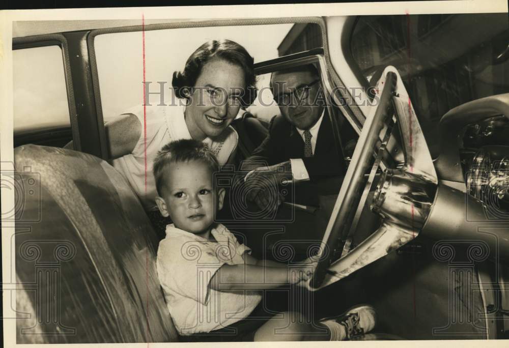 Mr. and Mrs. Kielen with Paul sitting in car-Historic Images