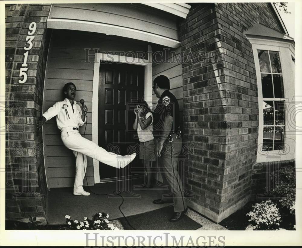 1987 Diane Melendrez Screams Upon Winning House In KTFM Giveaway-Historic Images