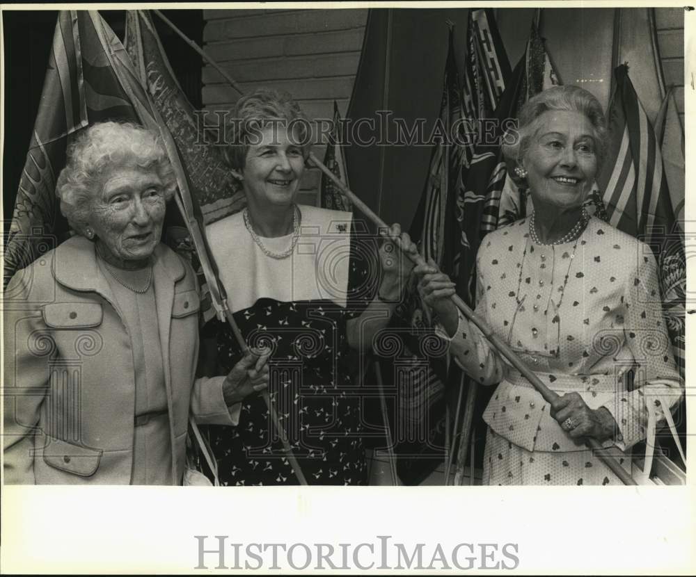 1985 Battle of Flowers drawing luncheon guests, Texas-Historic Images