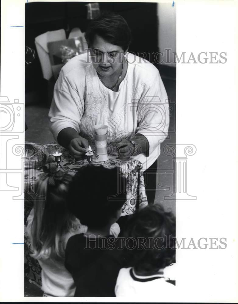 1991 Svetlana Lubashevskaya teaching students about Sabbath, Texas-Historic Images