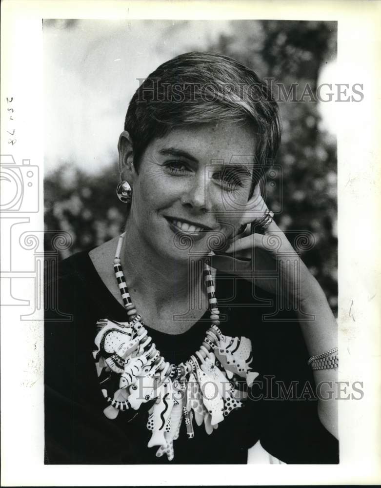 1987 Lindsay Marvin wearing a Ceramic Fish Necklace-Historic Images