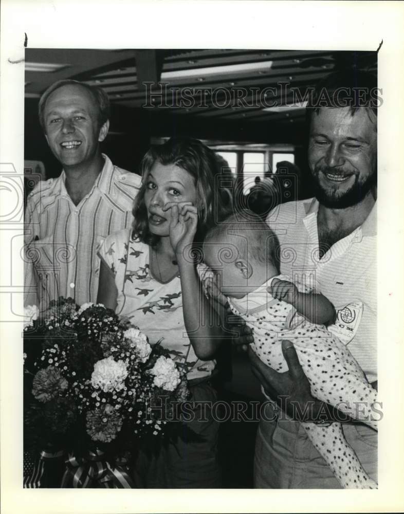 1983 Lubomir Polacek with Czechoslovakian refugee Valenta family.-Historic Images