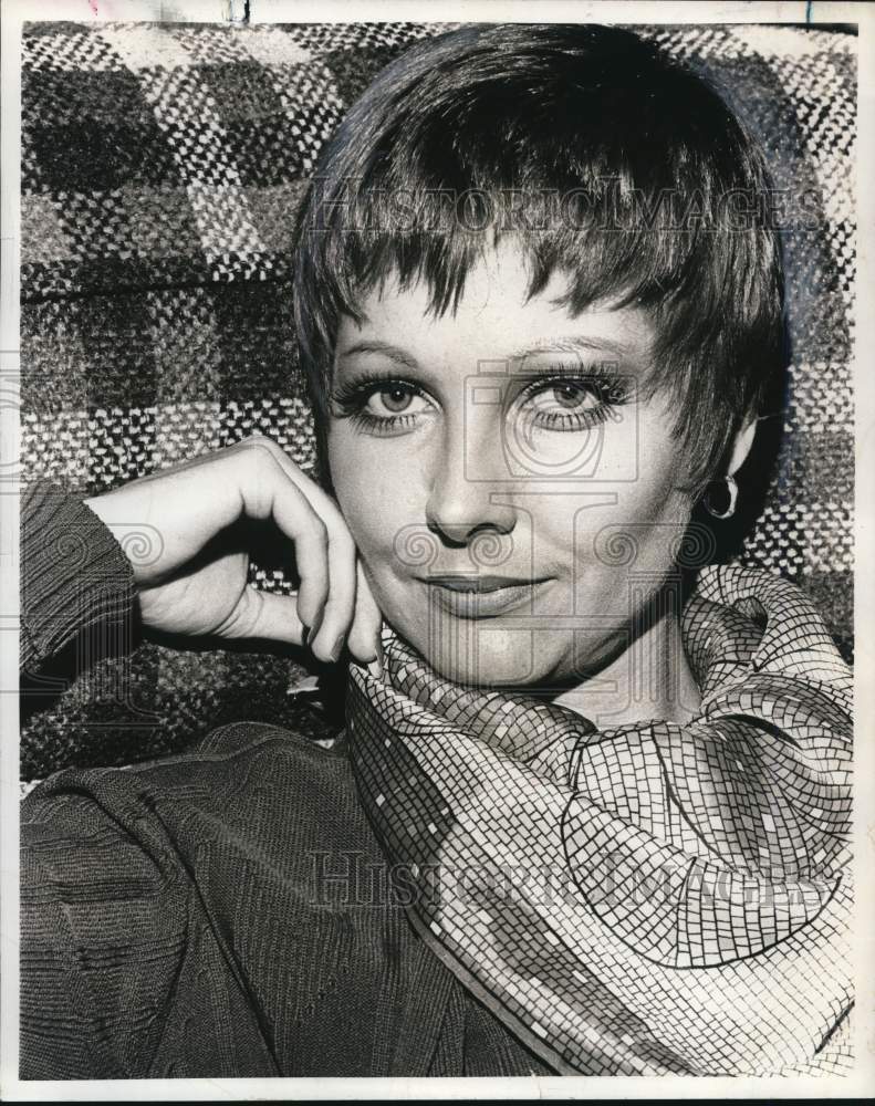 1974 Juanada Teas, Fashion Coordinator for Rhodes Wonderland-Historic Images