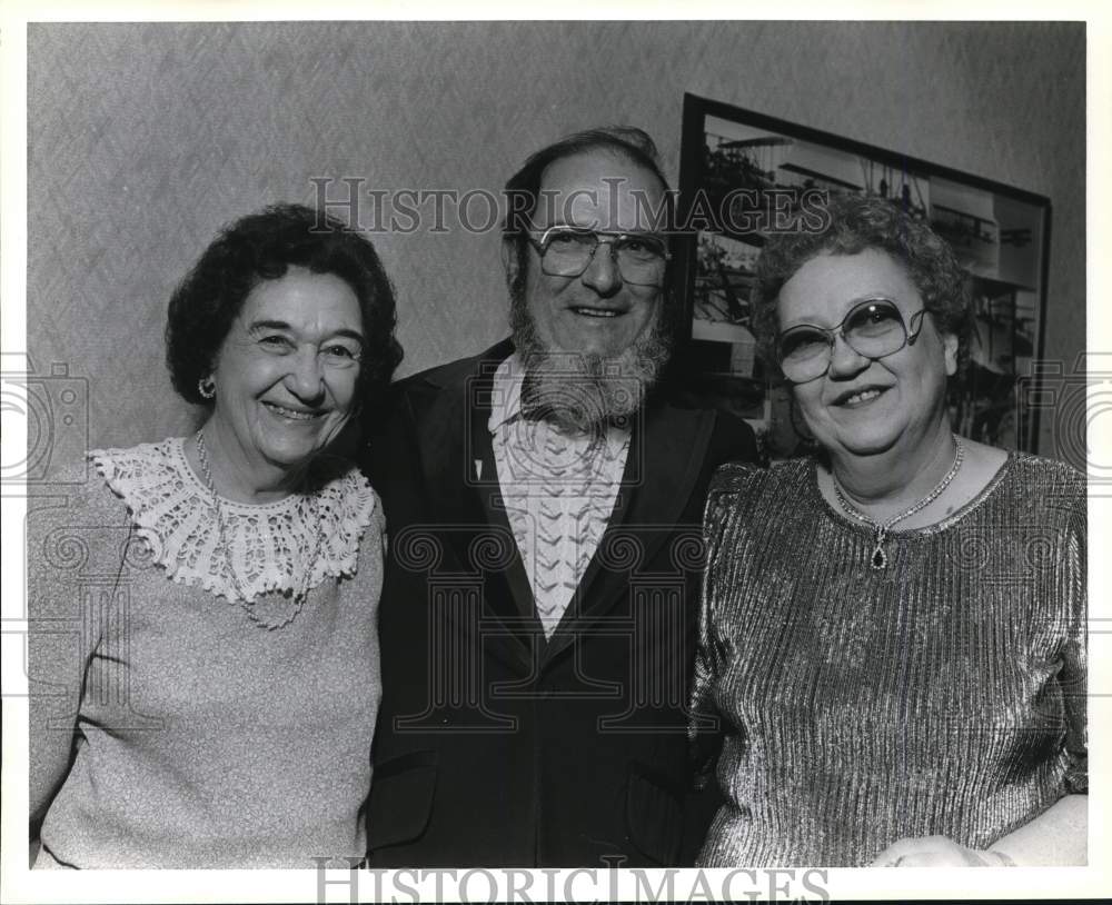 1989 Larry McCarthy and officials of Harps and Shamrock Society-Historic Images
