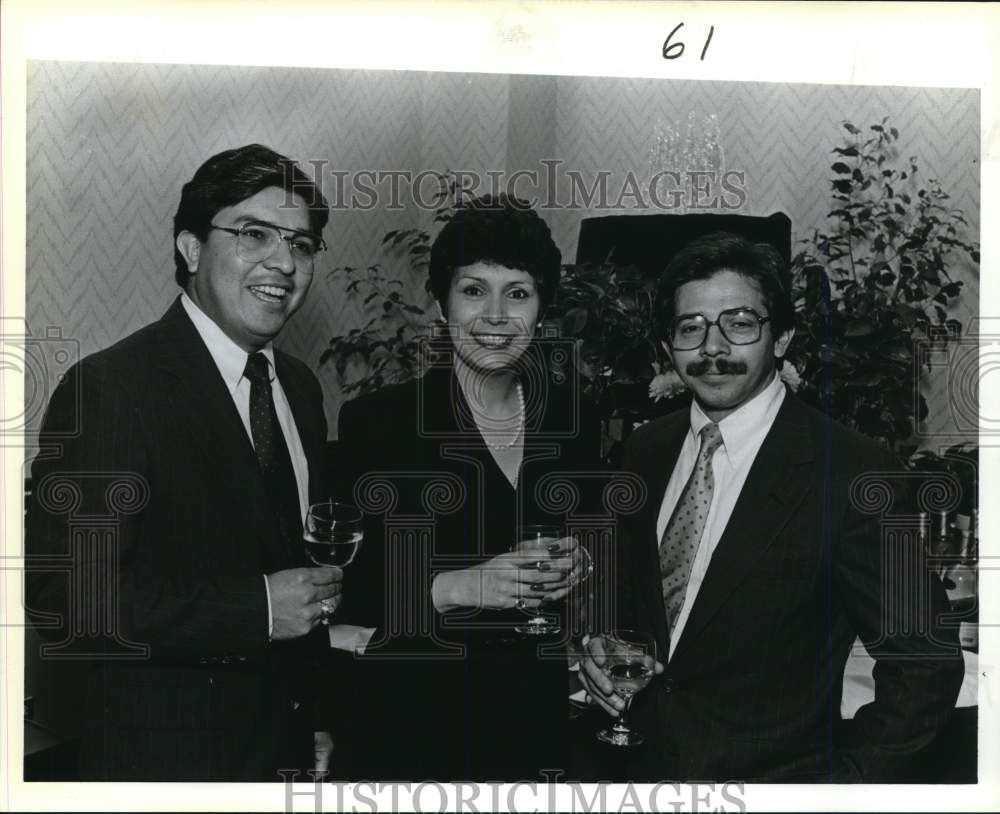 1988 Linda Guerra Matthews and chamber dignitaries at Texico '88.-Historic Images