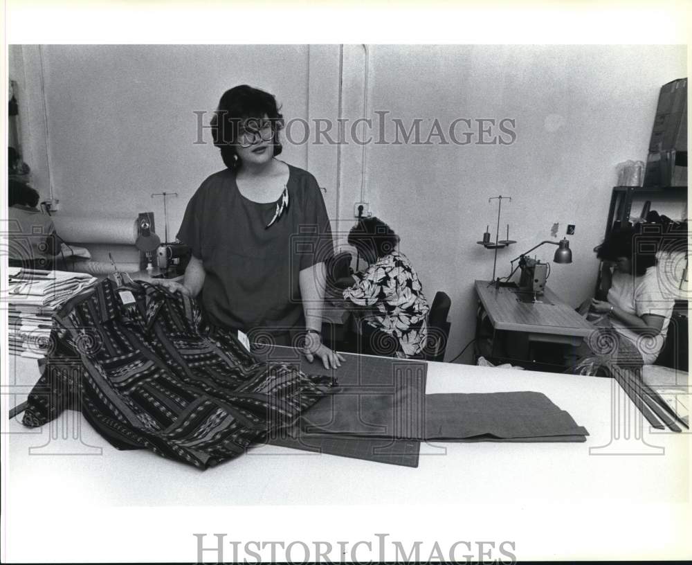 1990 Caroline Matthews, owner of Dos Carolinas-Historic Images