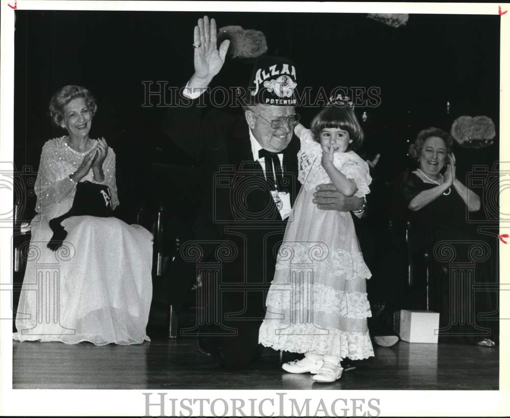 1985 Potentate Edward C. &quot;Bud&quot; Jordon and granddaughter, Texas-Historic Images