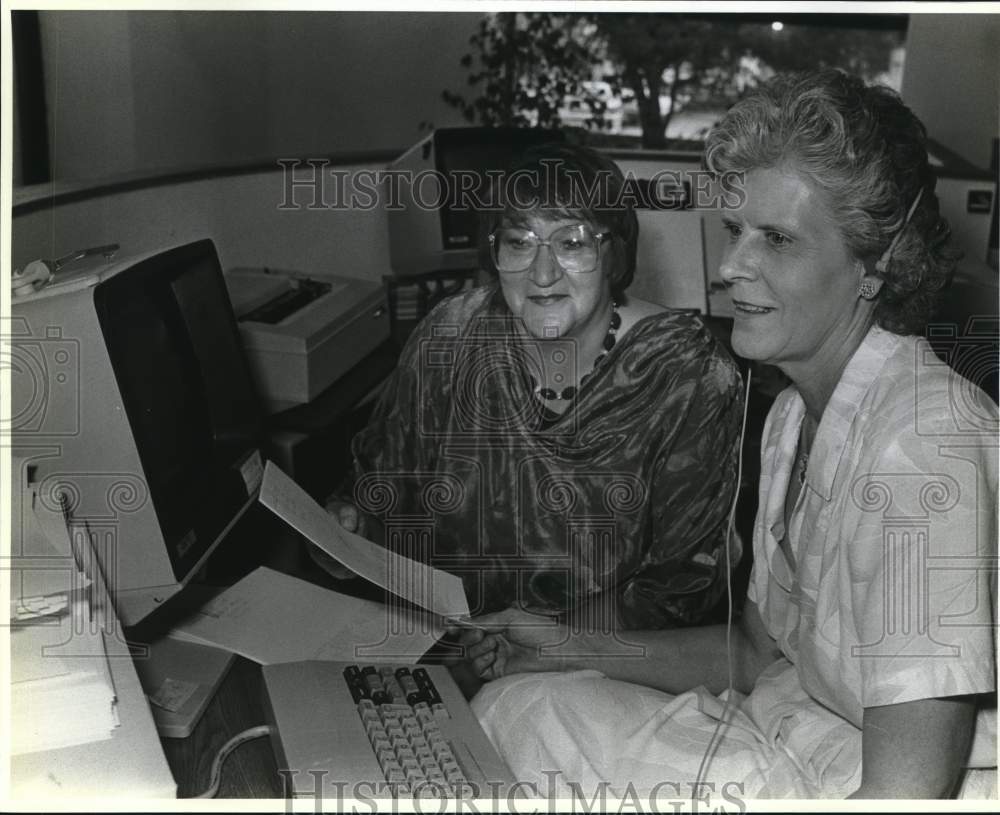 1989 Jill Horky and Sylvia Heck at &quot;Word Works Etc.,&quot; Texas-Historic Images